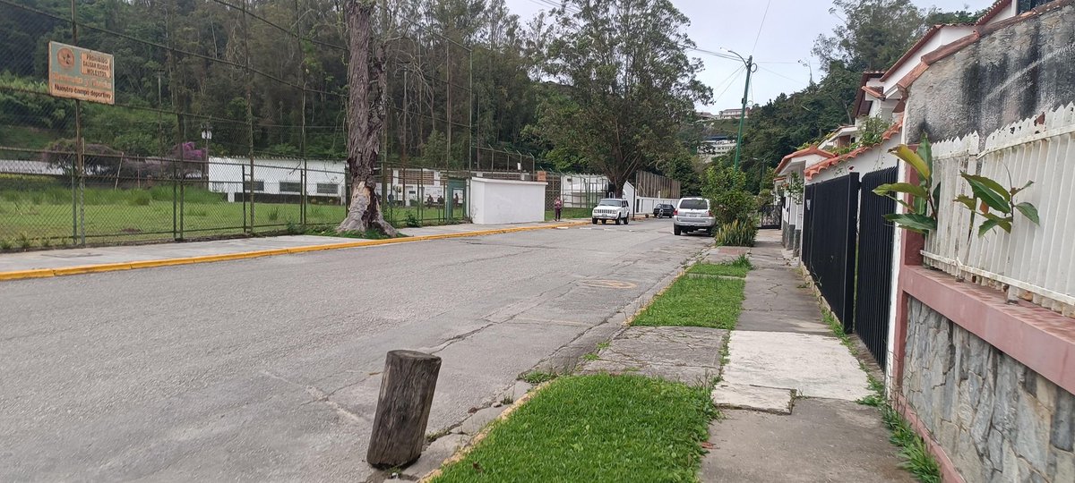 VenteMiranda's tweet photo. En el municipio #LosSalias del estado #Miranda los ciudadanos dejaron los centros solos, diciendo #NoALaFarsa #27J

El #28J Venezuela habló, #ElPoderNuestro 

📍Escuela Danza Los Castores
📍Escuela Egui Arocha 
📍Escuela Tía Alicia Pojan
📍Colegio Barrio Las Minas https://t.co/QeKWFSrSCZ
