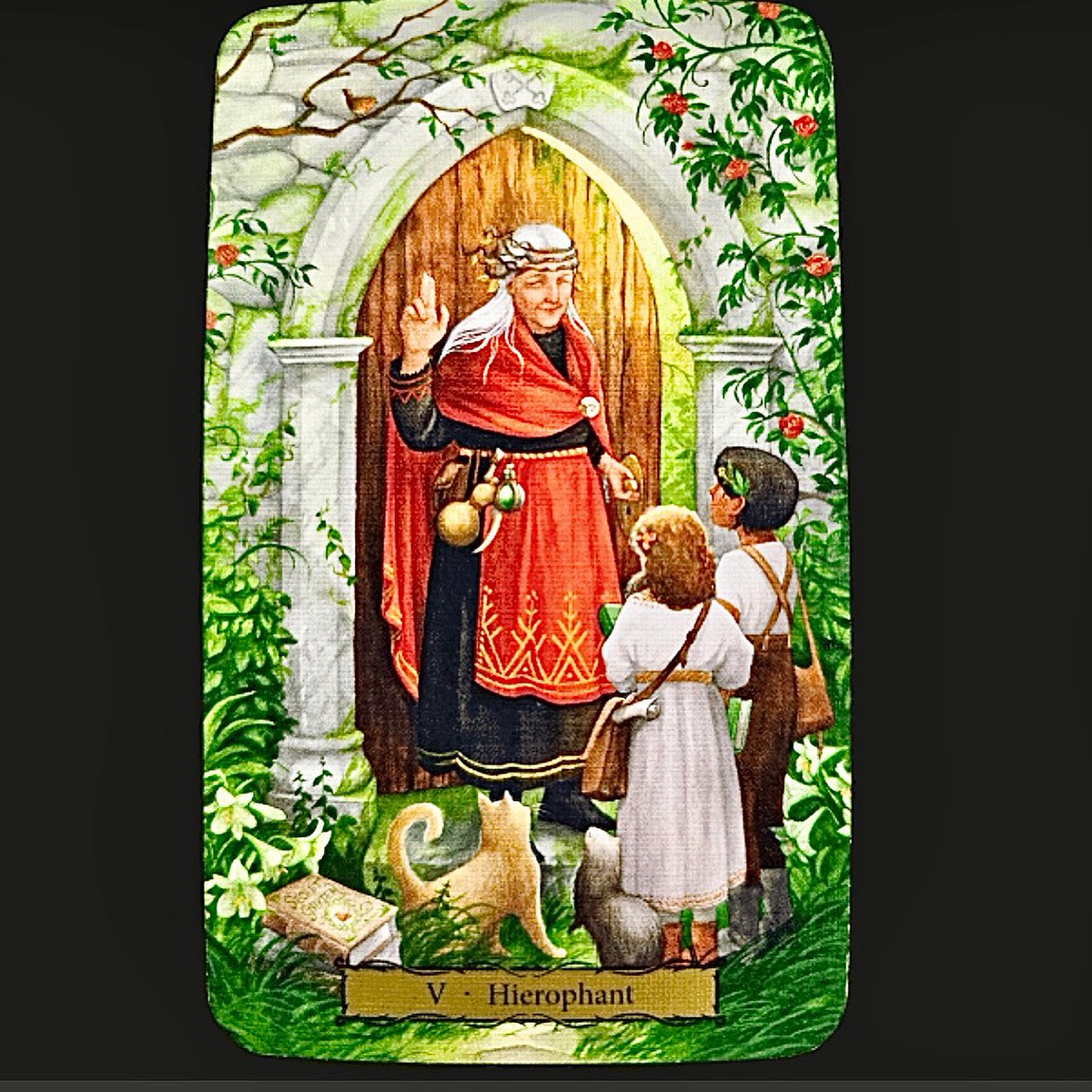 ScorpioLisaM's tweet image. #TarotCardOfTheDay is #TheHierophant , indicating blessings from your ancestors, wisdom from your elders, the arrival of a wise mentor, success from following tradition, or helpful religious guidance. Art by Natasa Illincic for #TarotOfTheWitchsGarden #tarot
