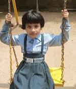 बिटिया को बेटों से, बढ़कर वो मानता है
#झूला झुला रहा है,भविष्य भी जानता है

#अशोक_मसरूफ़ 
#बज़्म #झूला