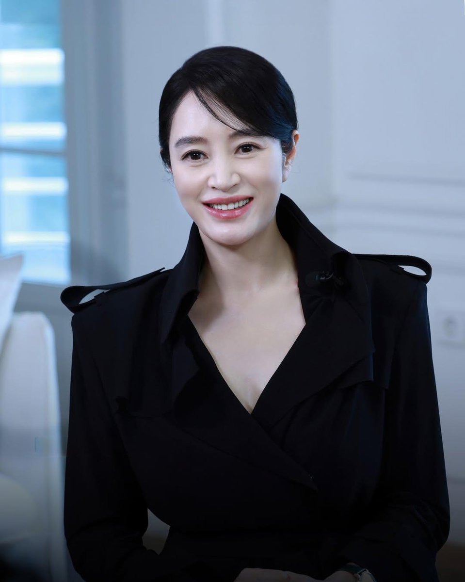 นักแสดงสาวฮเยซู ปรากฏตัวเซอร์ไพรส์ใน <천국보다 아름다운 '혜자의 뜰'>เผยภาพเบื้องหลังฉากที่เต็มไปด้วยความรัก✨

#JTBC #천국보다아름다운혜자의뜰 #비하인드

🖇️Cr.hoduent
#คิมฮเยซู #kimhyesoo #김혜수