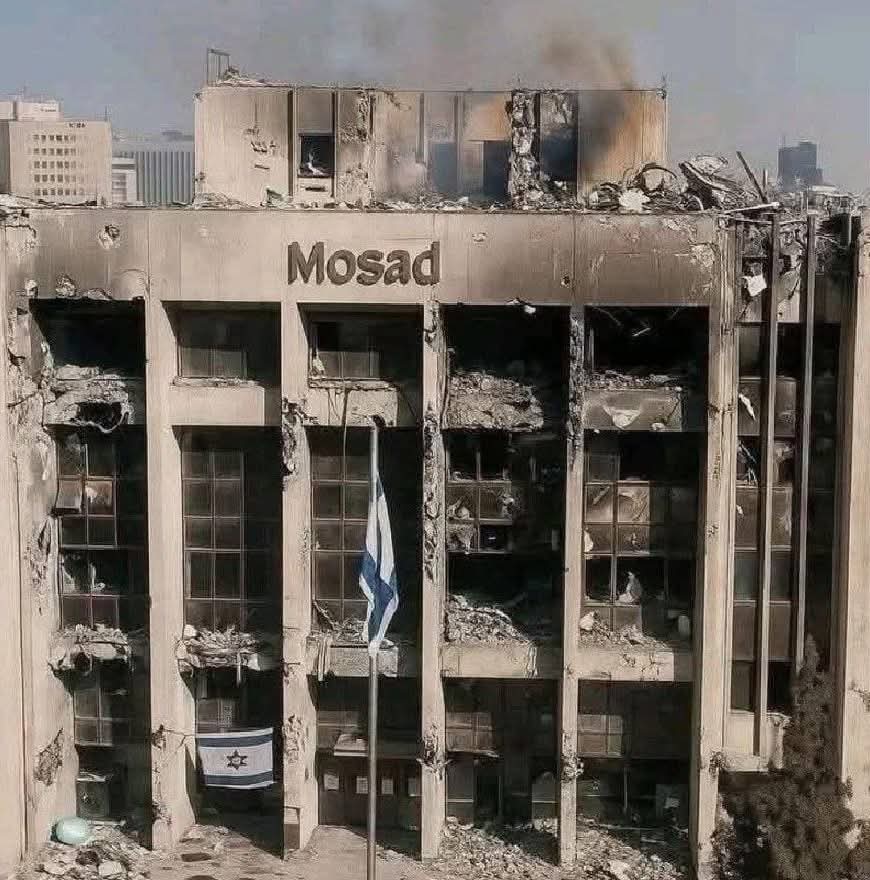 BRezaaa33133's tweet image. 🚨#فوري
یک سرباز اسرائیلی بعلت خرابی آسانسور درساختمان موساد زخمی شد!
البته قبلا تر جمهوری اسلامی درخیالاتش وباکمک هوش مصنوعی رایگان این ساختمان را ویران کرده بود😅
که گویا مجدد بازسازی شده؛)
#عرزشی_عرعرکن