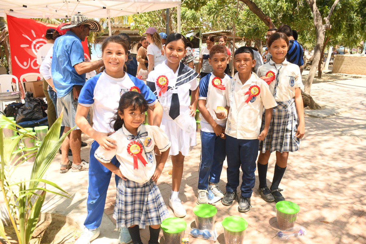 <a href="/OnVacationOfic/">On Vacation Oficial</a> <a href="/animalvoices/">Fundación Animal Voices</a> <a href="/M_Humanitario/">Manejo Humanitario de Fauna Callejera</a> <a href="/LATAM_CO/">LATAM Colombia</a> <a href="/CruzRojaMag/">Cruz Roja Colombiana Seccional Magdalena</a> <a href="/somosgabrica/">Somos Gabrica</a> <a href="/gabrielcamero_/">Gabriel Camero Ramos</a> 🐶😸Por medio de las estaciones brindamos alimento para mascotas, talleres de tenencia responsable de mascotas y mercados para las familias.

Esto fue posible por medio de <a href="/somosgabrica/">Somos Gabrica</a>, los donantes de <a href="/cruzrojabogota/">Cruz Roja Bogotá ⛑️🏥</a> y el #AviónSolidario de <a href="/LATAM_CO/">LATAM Colombia</a>. 
 
<a href="/CruzRojaMag/">Cruz Roja Colombiana Seccional Magdalena</a>