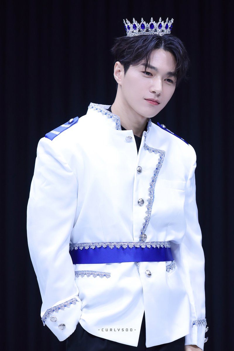 250726 디마뮤

미모 100000000000000% 
(,,. _ .,,)
  👉👈

#김명수 #엘 #KIMMYUNGSOO #L 
#인피니트 #INFINITE