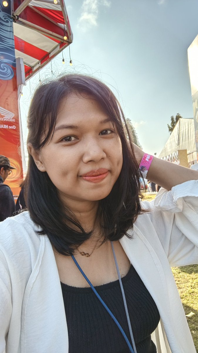 imaadew's tweet photo. Pap dulu ke suami, mumpung lightingnya bagus jadi keliatan (agak) cakep 😄😗 https://t.co/xpx7r7z5sK