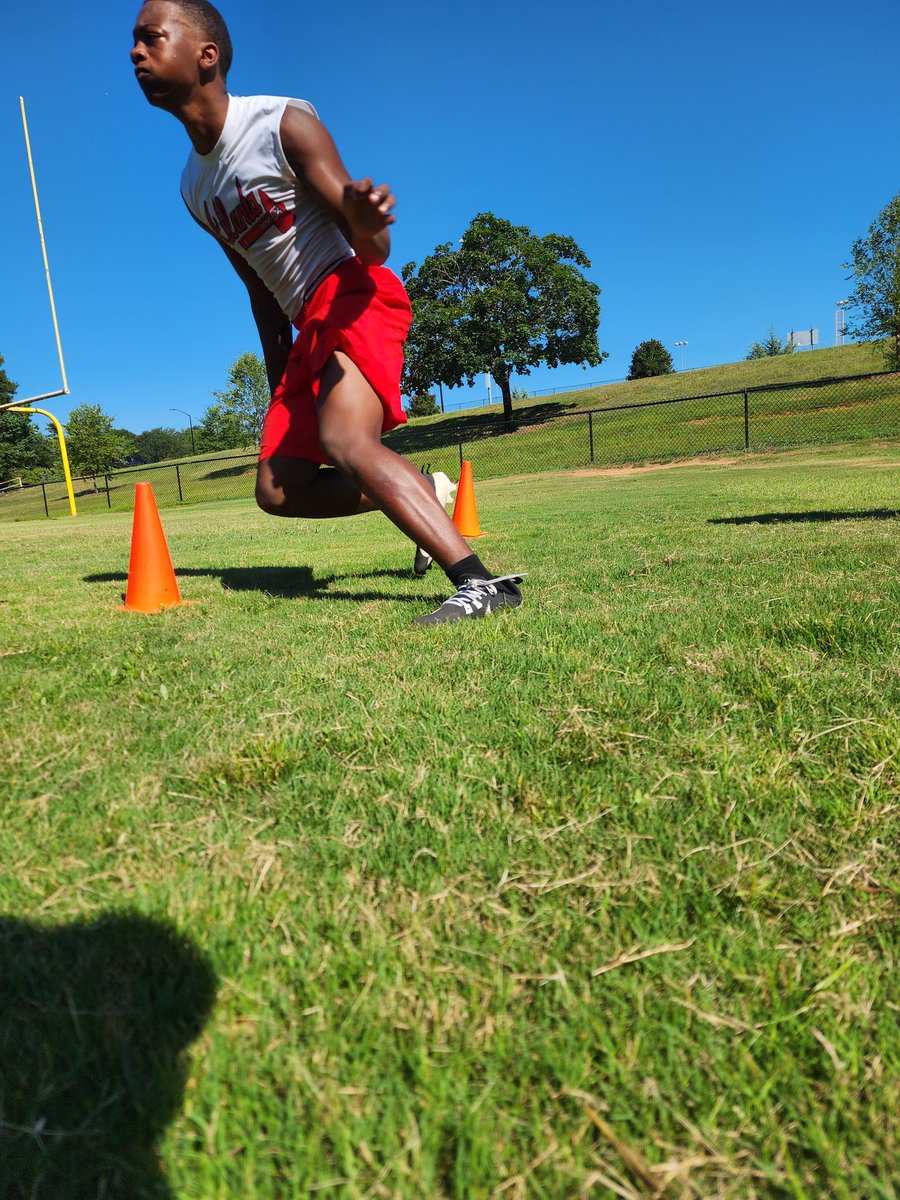 KJHORTON09's tweet photo. On Sundays we WORK

@Amariharris2028 @BennettSwygert @Hhsramsstrength @train0187 @WRHitList https://t.co/2cRRSB3bfU