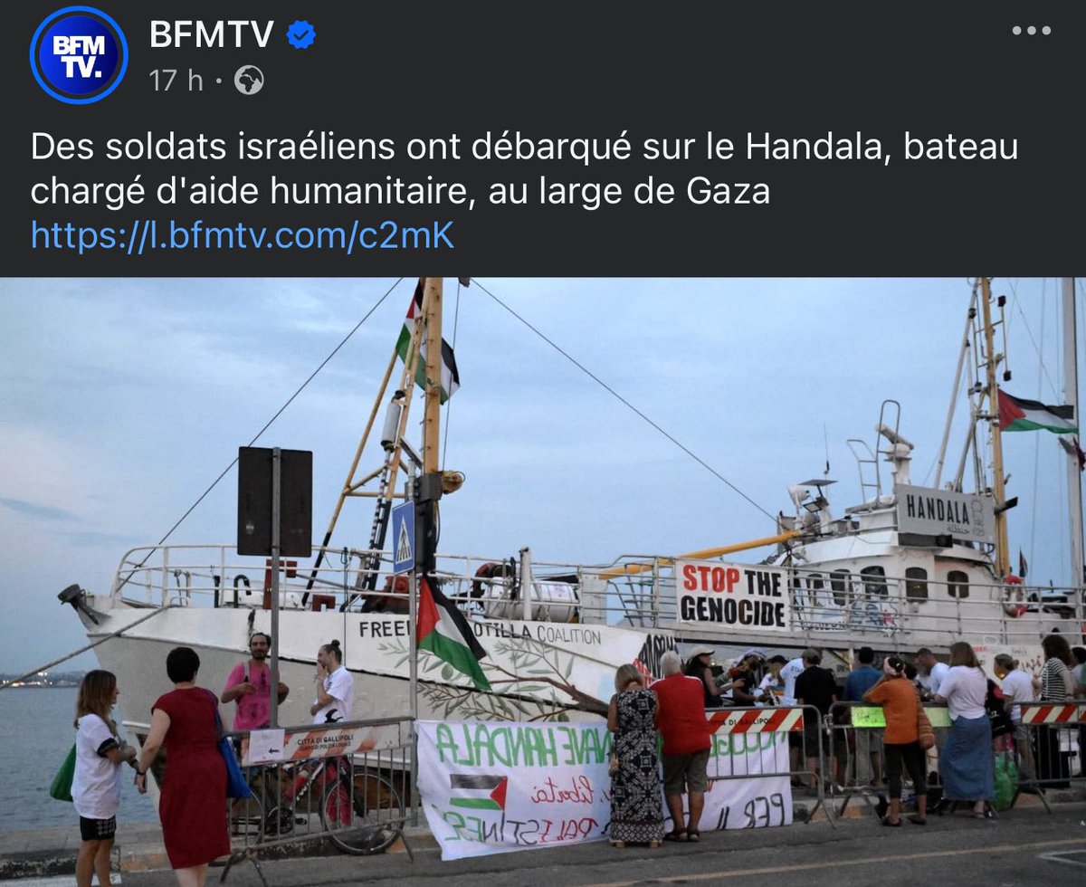 julien_hochet's tweet image. Bateau humanitaire, non. 
Bateau publicitaire, oui.