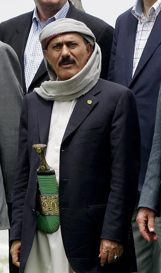 لم يمت مختبئًا ولا منفيًا
 استُشهد كما يليق بالزعماء.واقفًا في أرضه، وفي وجه خصومه.
الف رحمه ونور على الزعيم ورفاقه و جميع شهداء الوطن.