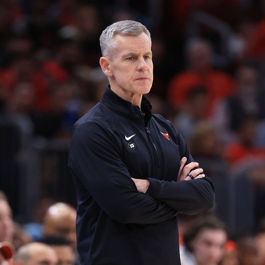 Basket_Infos's tweet image. 📝 Billy Donovan prolonge aux Bulls
Selon @Shamscharania les deux camps ont trouvé un accord pour une prolongation de plusieurs saisons.
Il est arrivé à la tête des Bulls en 2020 et affiche un bilan de 195 victoires pour 205 défaites et une seule participation aux playoffs.