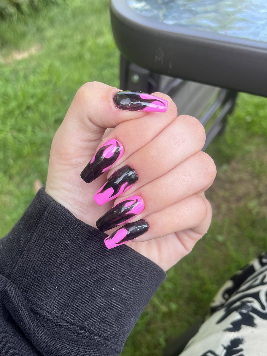 mandyphobiaa's tweet image. throwback to when i did Gel extensions yes the application is iffy in spots but that art kinda crisp!$!