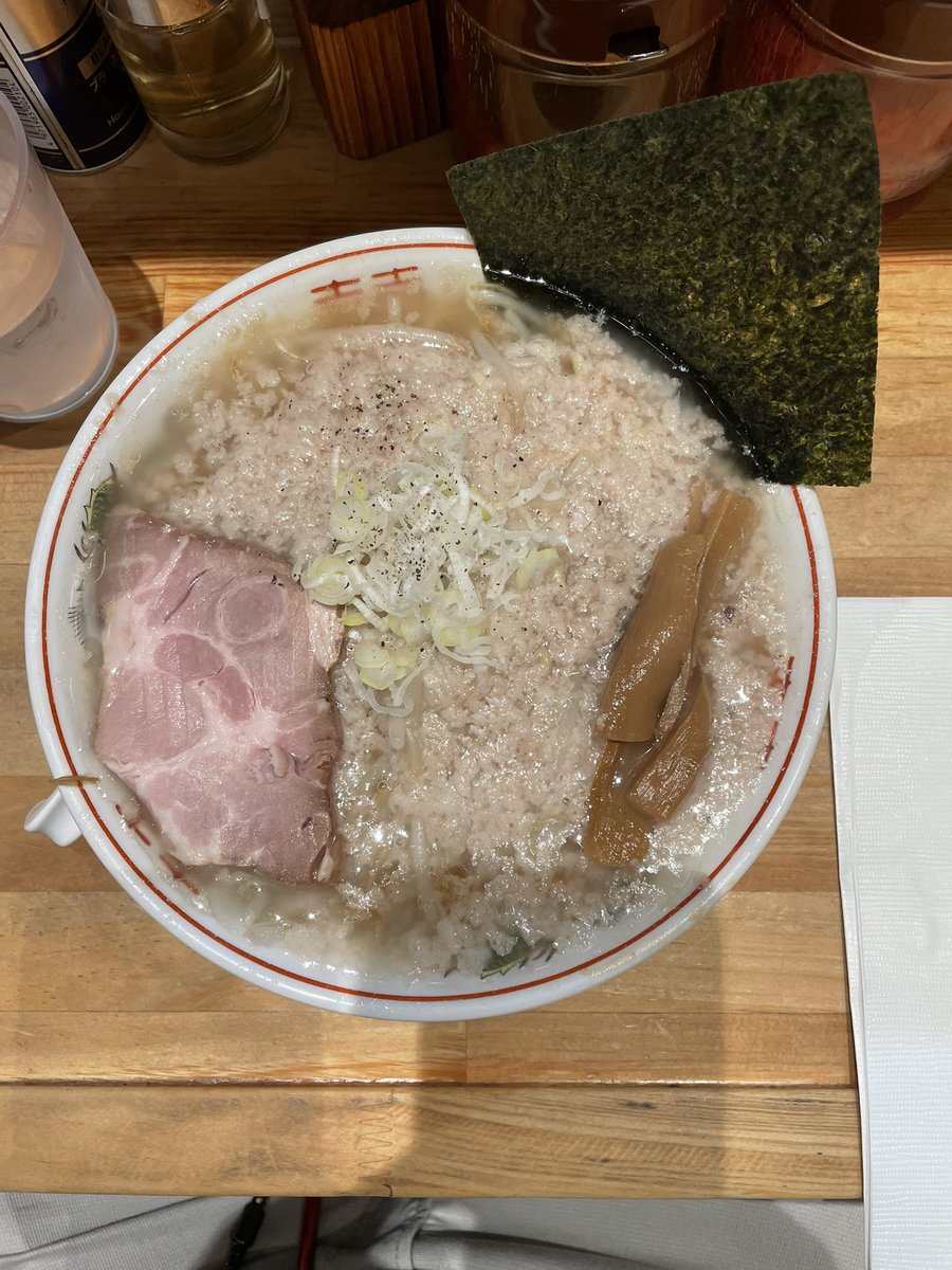 Legosw's tweet image. 背脂ラーメン
チャッチャ亭

ラーメン　大盛
背脂　大チャッチャッ

背脂チャーハン

懐かしの背脂チャッチャ系ラーメンという感じで美味しかった
