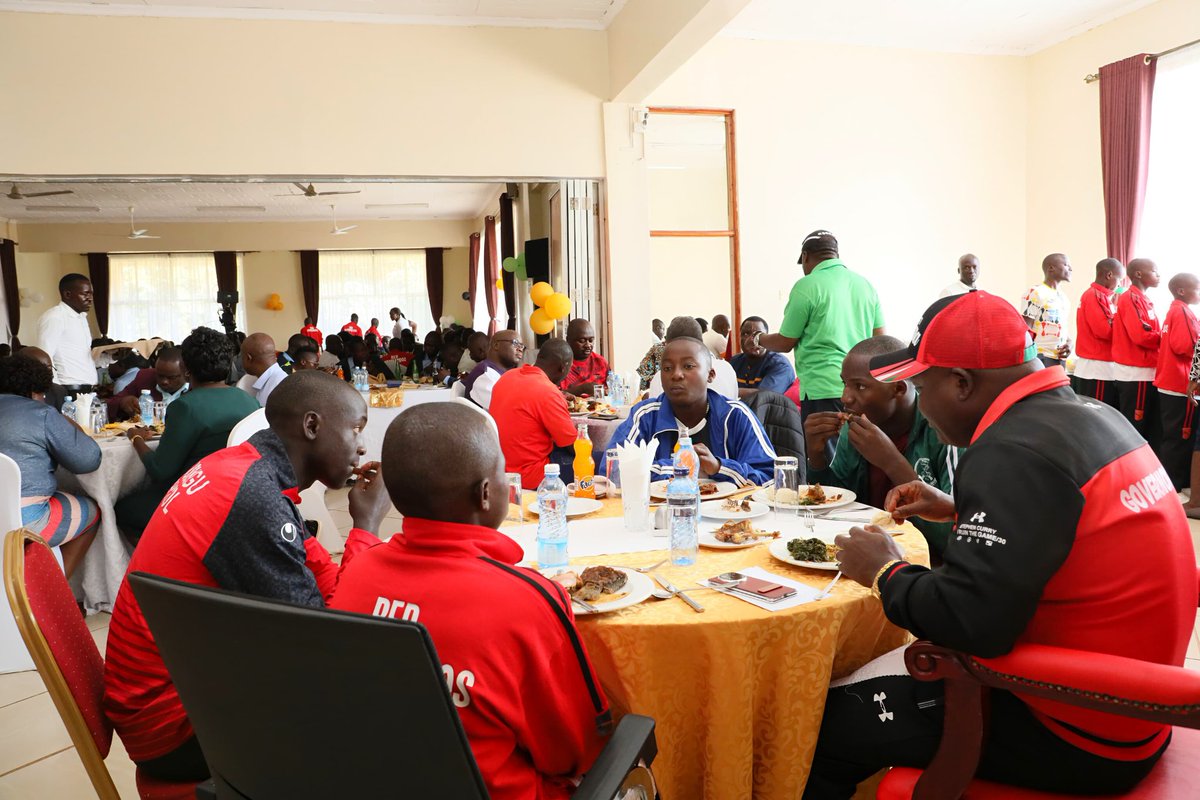 BarasaFernandes's tweet image. Hosted a luncheon at Golf Hotel and flagged off our secondary school teams representing Kakamega County at the KSSSA National Games, which kick off tomorrow, right here in Kakamega. To support their preparations, I provided Ksh 100,000 to each school team. We are proud of our…