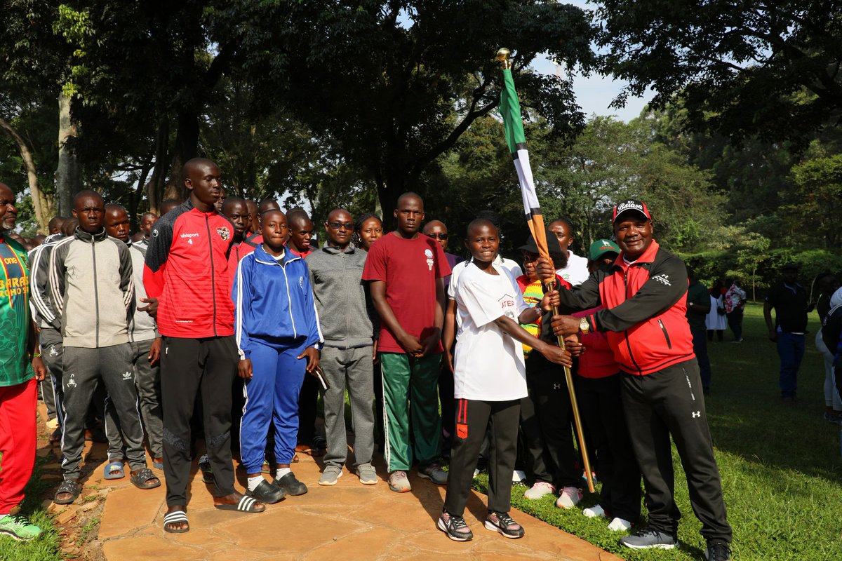 BarasaFernandes's tweet image. Hosted a luncheon at Golf Hotel and flagged off our secondary school teams representing Kakamega County at the KSSSA National Games, which kick off tomorrow, right here in Kakamega. To support their preparations, I provided Ksh 100,000 to each school team. We are proud of our…