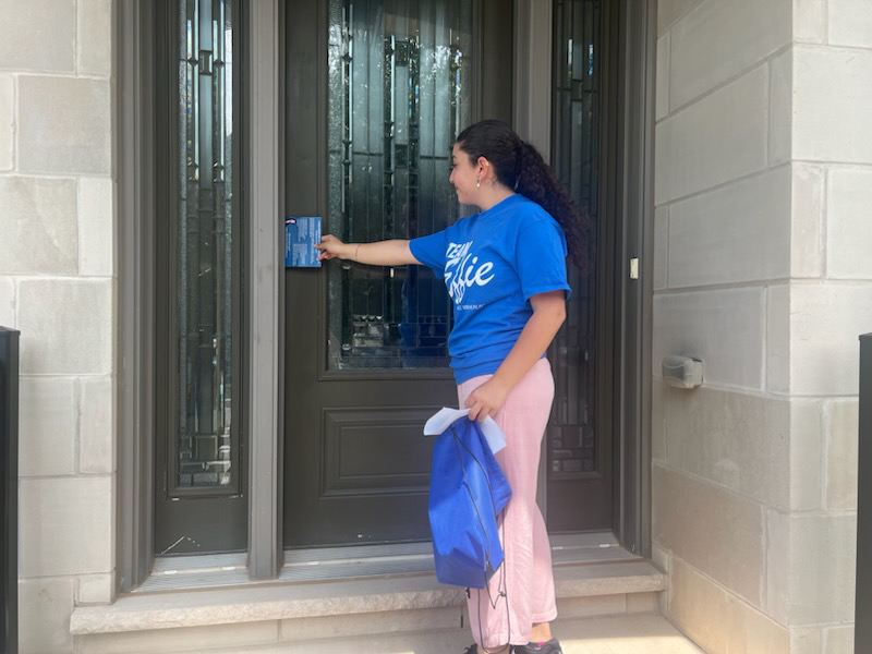 Effie_ONB's tweet image. 🔥 Despite the heat, Team Effie is out knocking on doors across Oakville North—Burlington!

We&apos;re here to listen — if you have concerns or feedback about the Ontario government, we want to hear from you. 💬🏡