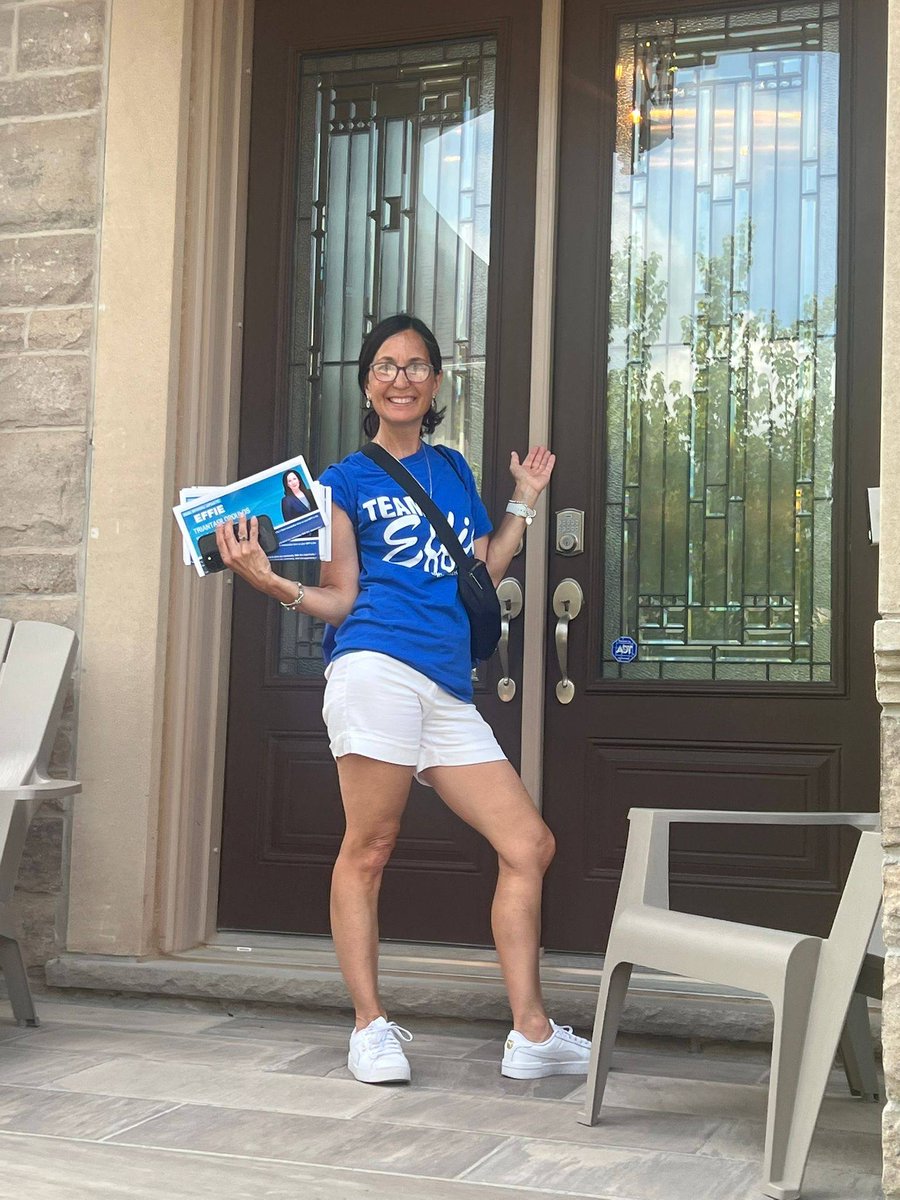 Effie_ONB's tweet image. 🔥 Despite the heat, Team Effie is out knocking on doors across Oakville North—Burlington!

We&apos;re here to listen — if you have concerns or feedback about the Ontario government, we want to hear from you. 💬🏡