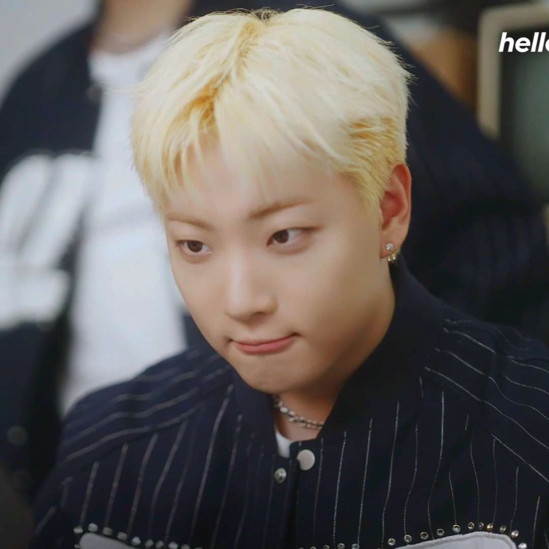 앙윤이가 앙윤이인 이유 동그랗기 때문입니다

동글동글 동글동글  싸인~~~♡ 해야됨
