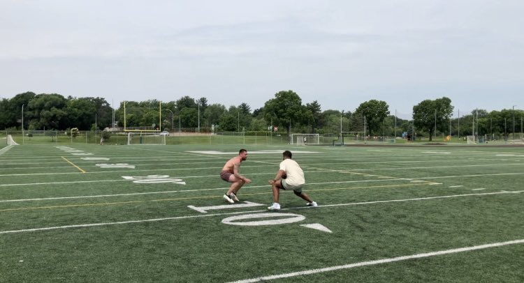 MovementMiyagi's tweet image. Yes, the game is played under 11v11 conditions.
But scaling complexity, & the information present there, by utilizing 1v1 slices of the game, can assist players in coordinating movement solutions that can transfer to the more complex problems found under greater numbers…esp. if…