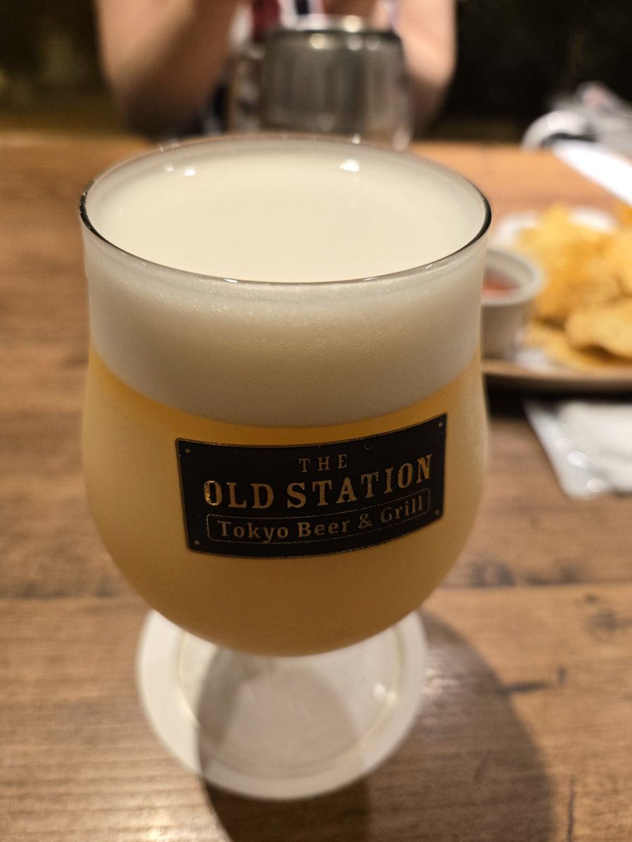 これは今日姉妹で出かけたついでに一杯飲んできたビアカクテル（カルピスビア）
カルピスとビールって合うんだなあ…甘くてほんのり苦味で美味しかった