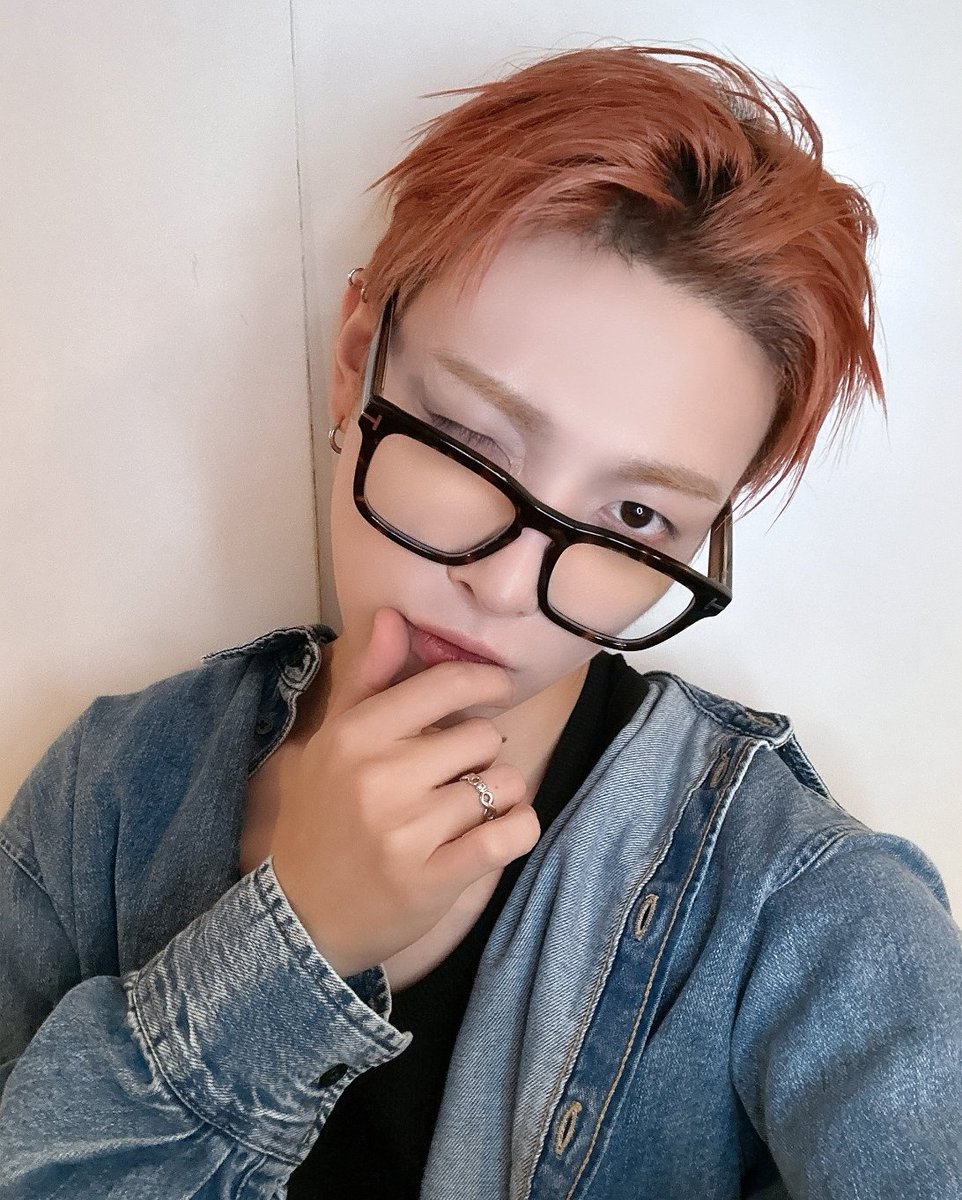 m0men1_s2's tweet image. 아 셀카까지 야무지게 있네 ㅋㅋㅋㅋㅋㅋㅋㅋ