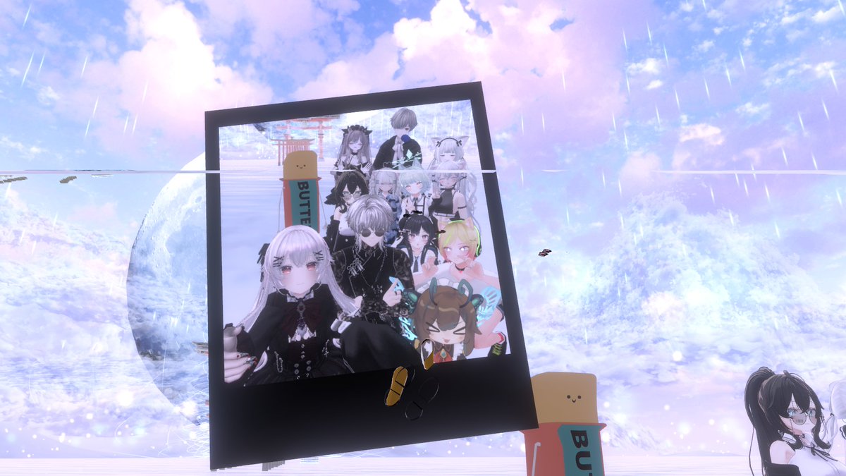 MERONNPANN3906's tweet photo. 今日でVRC初めて１年だった！
もうVRC inしてない奴も最近遊んでない奴も最近フレンドになったやつもこれから遊ぶことあったらよろしくね！ https://t.co/Izey80jX6Z