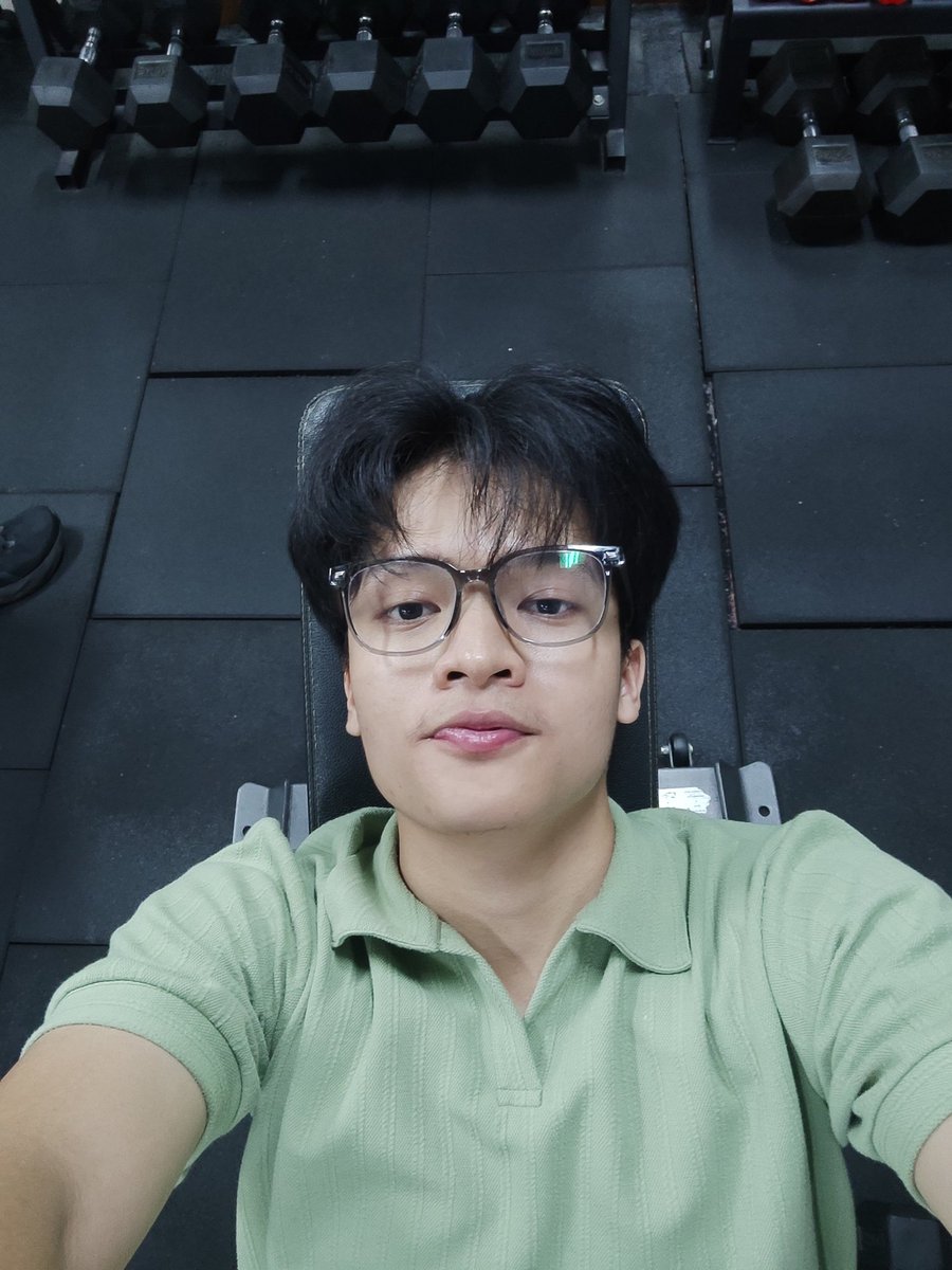 schdrr's tweet photo. doing some exercises before going to work 🧎🏻 https://t.co/zLl3r7pJcr