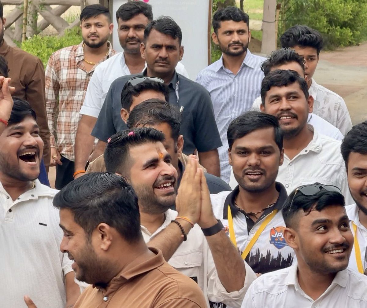 RavindraBhati__'s tweet image. 📍ऋषभ क्लब एंड रिसोर्ट, गडरा रोड, बाड़मेर
आज जैन प्रीमियर लीग के टीम ऑक्शन कार्यक्रम में सम्मिलित हुआ। इस अवसर पर आयोजकों एवं खिलाड़ियों से भेंट कर उनका उत्साहवर्धन किया तथा लीग की सफलता हेतु शुभकामनाएं प्रेषित कीं। कार्यक्रम में श्री प्रवीण सेठिया, श्री सुरेश फौजी, श्री वीरचंद…