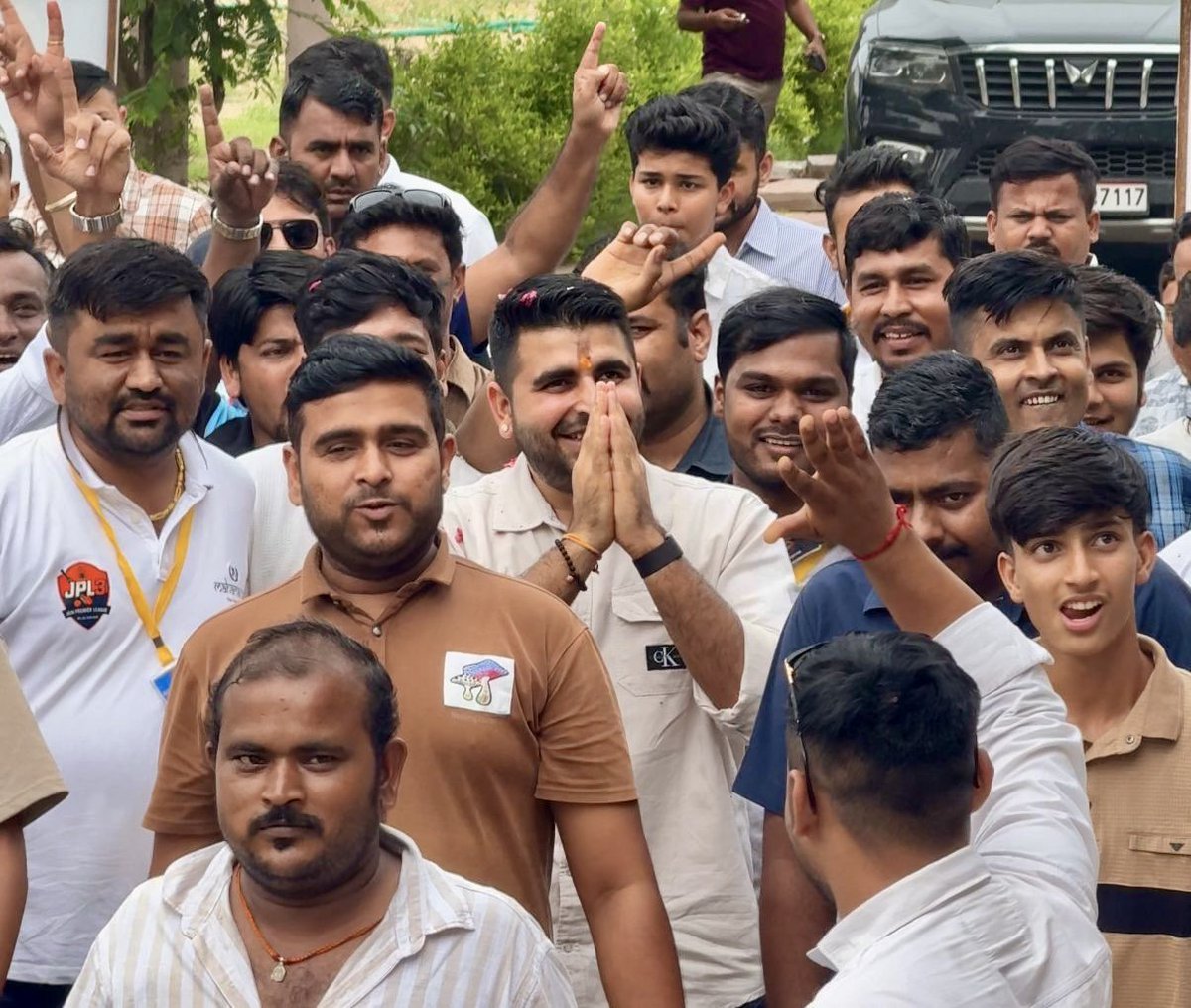 RavindraBhati__'s tweet image. 📍ऋषभ क्लब एंड रिसोर्ट, गडरा रोड, बाड़मेर
आज जैन प्रीमियर लीग के टीम ऑक्शन कार्यक्रम में सम्मिलित हुआ। इस अवसर पर आयोजकों एवं खिलाड़ियों से भेंट कर उनका उत्साहवर्धन किया तथा लीग की सफलता हेतु शुभकामनाएं प्रेषित कीं। कार्यक्रम में श्री प्रवीण सेठिया, श्री सुरेश फौजी, श्री वीरचंद…