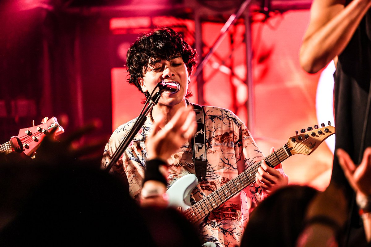 吉祥寺CRESCENDOありがとうございましたー！
ゆいさん誕生日おめでとう🎂

めちゃくちゃアツい日のトッパーやらせてもらえて光栄でした✌️
お客さんとやり合えた最高の日👊

あと、配信聴きながら帰ってきたけど
音めちゃ良すぎてびっくりした！
配信見てくれた人もありがとうでした🙏

📸 <a href="/hasechan08/">📸はせがわかすみ</a>