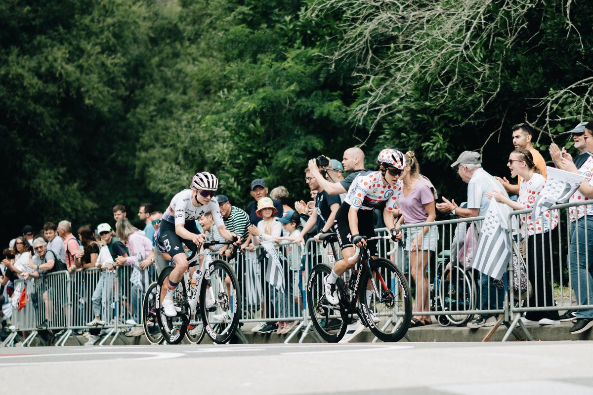 FDJ_SUEZ's tweet image. 🔚 @demivollering holds her place in the GC and @e_chabbey keeps the 🤍❤️ jersey!

RANKING —— urlr.me/5SMV4U

#StageThree #FDJSUEZ