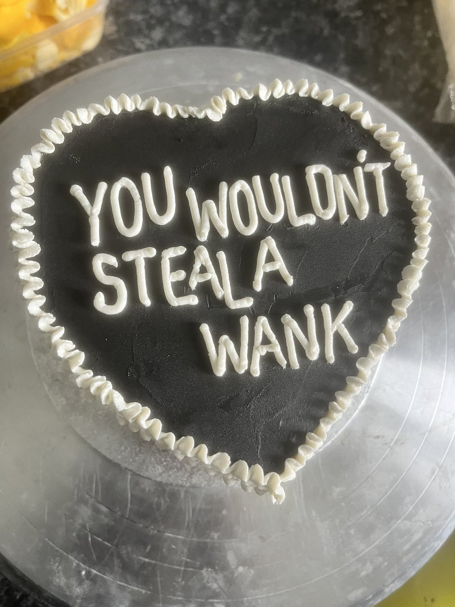 GRAZ2A's tweet image. Baking a cake for @CooparMC