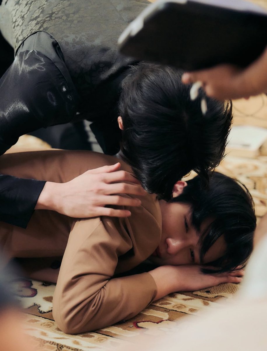 jimmoikrit's tweet image. jimmy comforting ohm after that scene my heart can’t take this anymore 💔💔💔