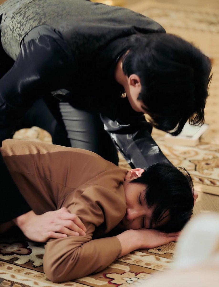jimmoikrit's tweet image. jimmy comforting ohm after that scene my heart can’t take this anymore 💔💔💔