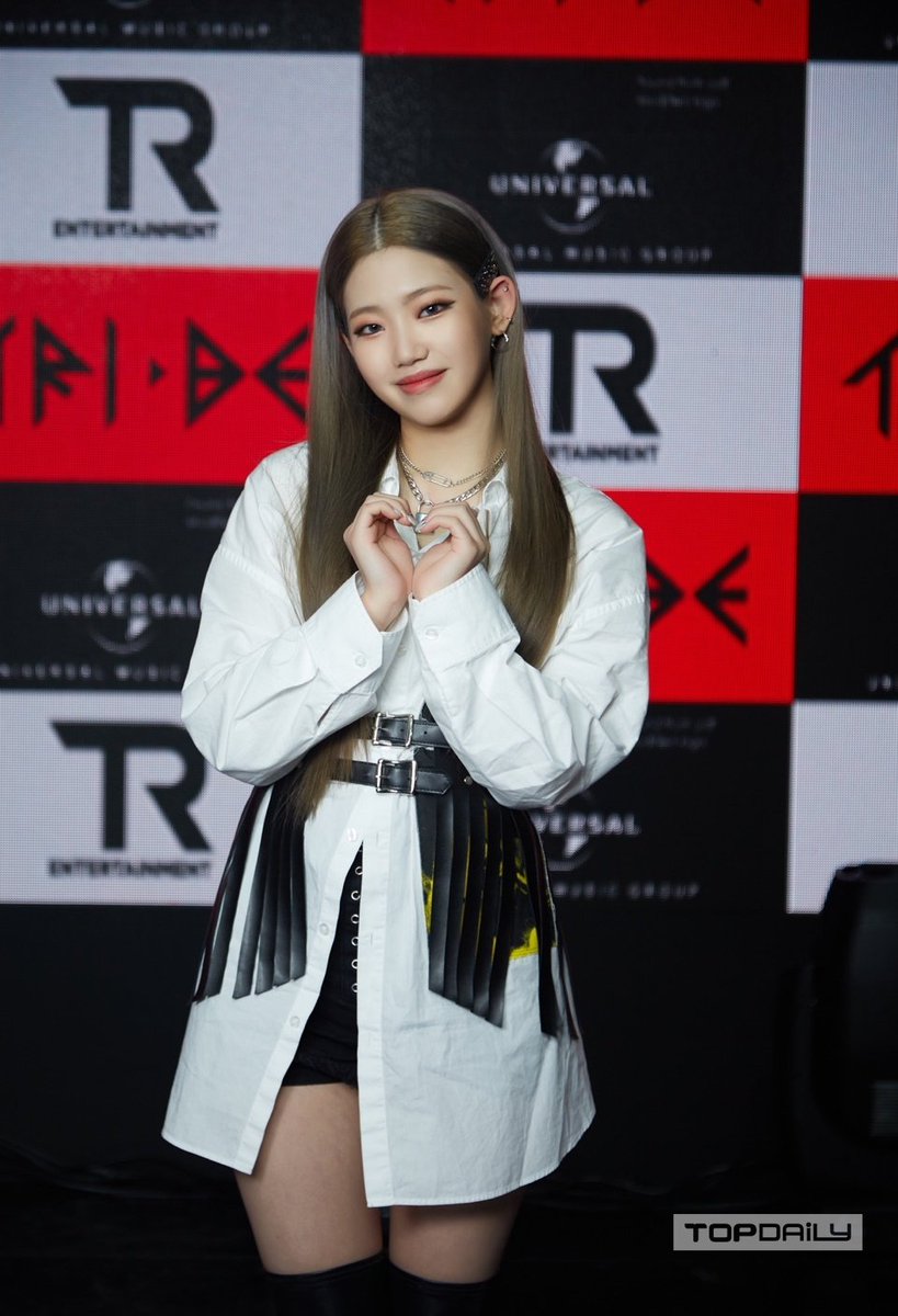 creativcore's tweet image. ᅠᅠᅠ
ᅠᅠᅠᅠᅠᅠ𝚄p𝐝α𝕥e ♡ ꒰ c𝕣eα𝐭i.vǝ ꒱ !
ᅠᅠᅠᅠᅠᅠ𝙳α 𝙻o𝕔α ꕀ 𝚜how𝕔αse.
ᅠᅠᅠ