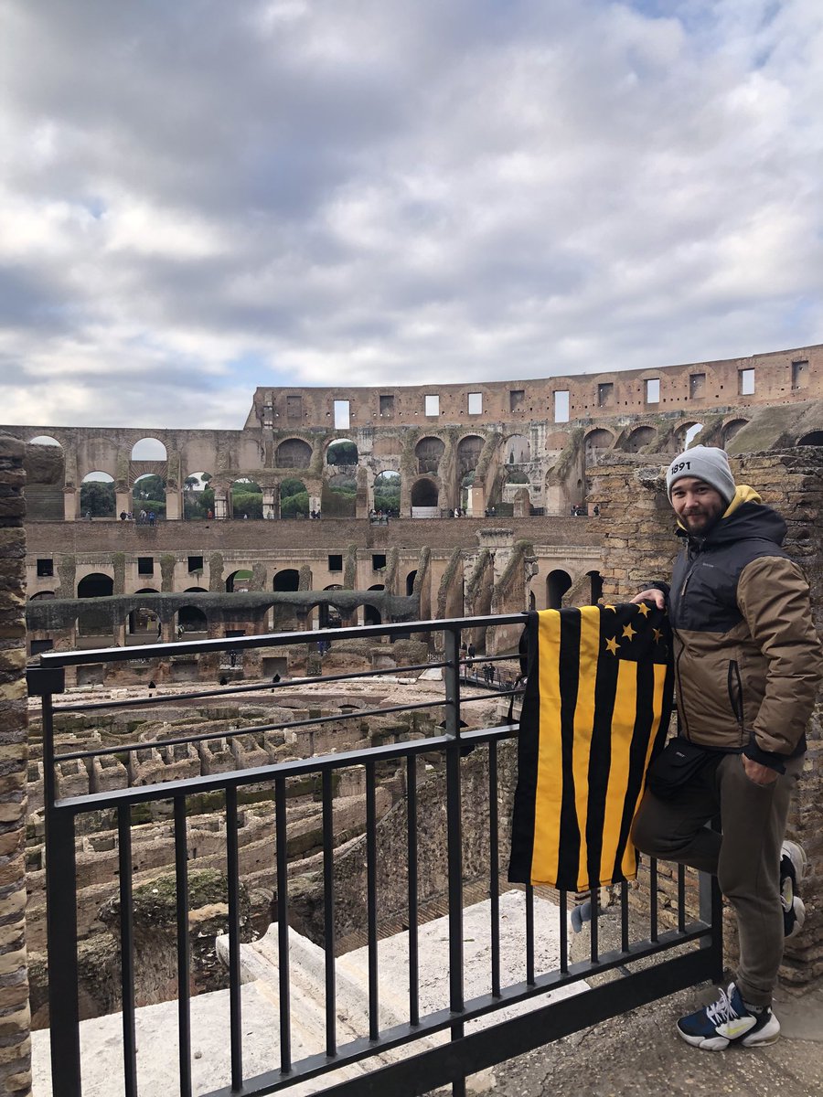 diegotiti09's tweet photo. @OficialCAP @universalassist #ManyasPorElMundo Roma, Italia. https://t.co/RniE7NbgVW