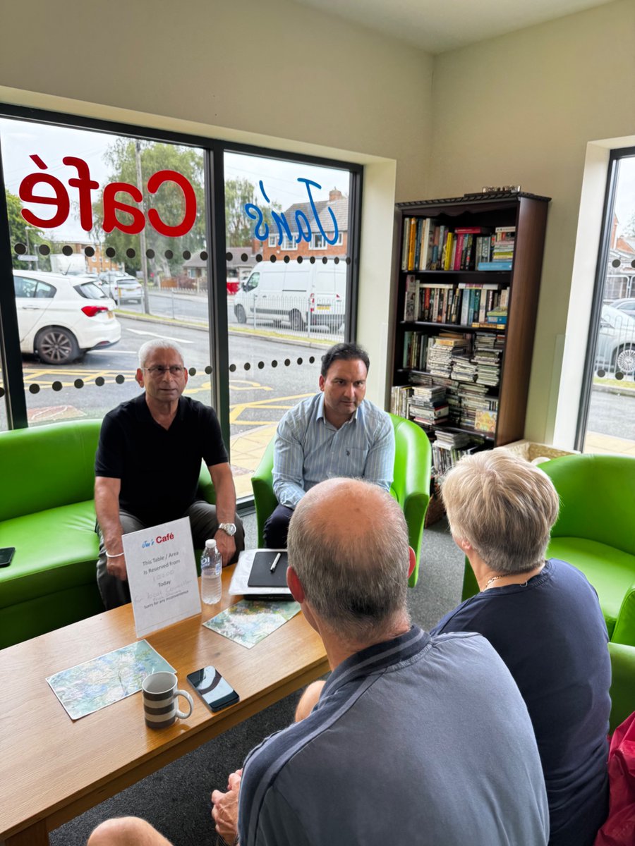 It was truly a delightful and heartwarming session yesterday. 
Several residents from across the Shirley ward took time from their busy schedules to attend and personally express their gratitude for the ongoing work I've been doing on their behalf as their local councillor🙏🏻