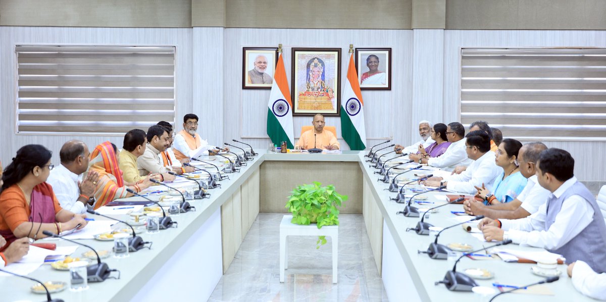 myogioffice's tweet image. चित्रकूट धाम मंडल, भगवान श्रीराम की तपोस्थली के रूप में प्रतिष्ठित है। झांसी मंडल रानी लक्ष्मीबाई की वीरगाथा से जुड़ा है।
यह दोनों ही मंडल उत्तर प्रदेश की ऐतिहासिक, सांस्कृतिक और आध्यात्मिक पहचान के केन्द्र हैं। इन क्षेत्रों का पुनरुत्थान और समेकित विकास 'नए उत्तर प्रदेश' के…