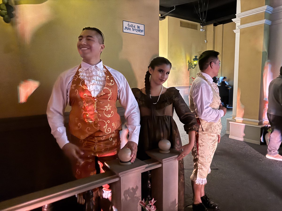 MuniLima's tweet image. El Museo Metropolitano ofreci贸 un recorrido dramatizado por Fiestas Patrias
Los vecinos de Lima participaron en una visita guiada y escenificada por las etapas clave de la historia de la ciudad, desde la 茅poca virreinal hasta聽la聽republicana.