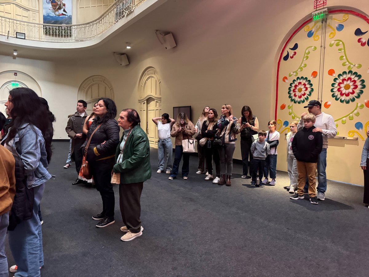 MuniLima's tweet image. El Museo Metropolitano ofreci贸 un recorrido dramatizado por Fiestas Patrias
Los vecinos de Lima participaron en una visita guiada y escenificada por las etapas clave de la historia de la ciudad, desde la 茅poca virreinal hasta聽la聽republicana.