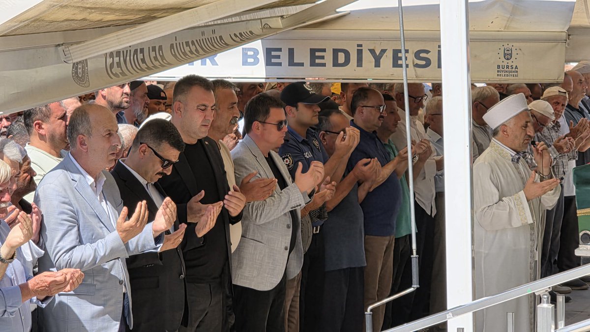 YS_Turkoglu's tweet image. ŞEHİT İTFAİYE ERİMİZİ SON YOLCULUĞUNA UĞURLADIK…
Bursa’nın Büyükorhan ilçesindeki orman yangınına müdahale ederken kalp krizi geçirerek şehit olan kahraman itfaiye eri Ramazan Şaşkın’ın cenaze törenine;
Bursa Milletvekilimiz Hasan Toktaş (@HasanToktasTR), İl Başkanımız İsmail…