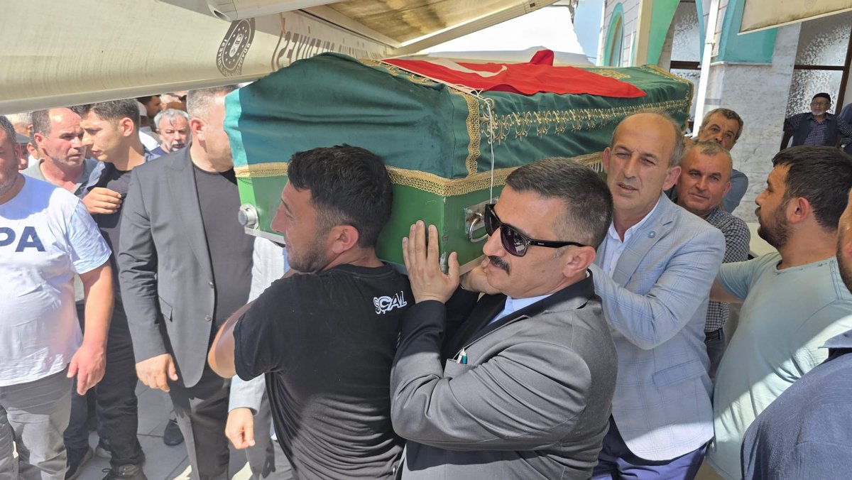 YS_Turkoglu's tweet image. ŞEHİT İTFAİYE ERİMİZİ SON YOLCULUĞUNA UĞURLADIK…
Bursa’nın Büyükorhan ilçesindeki orman yangınına müdahale ederken kalp krizi geçirerek şehit olan kahraman itfaiye eri Ramazan Şaşkın’ın cenaze törenine;
Bursa Milletvekilimiz Hasan Toktaş (@HasanToktasTR), İl Başkanımız İsmail…