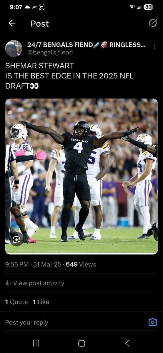Maybe he can teach hendrickson  about actually  working  out 
Because  stewart looks like a guy that plays the pass AND DA RUN 💪😤