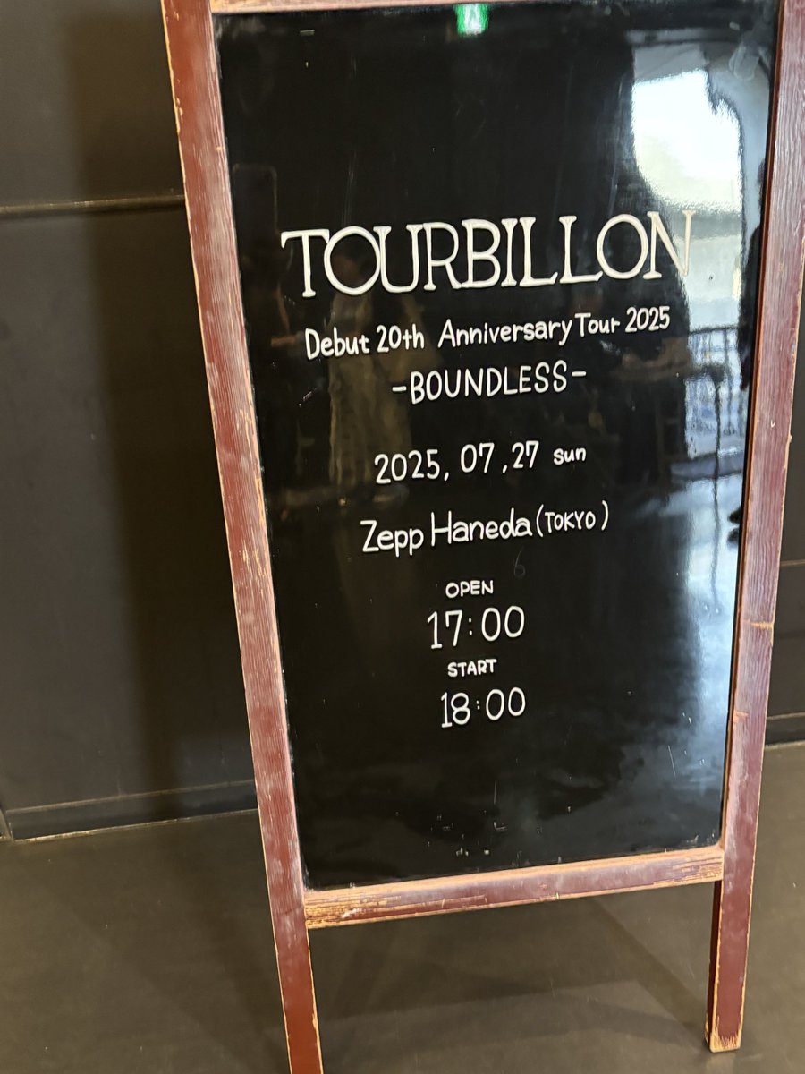 4nb_ex_d's tweet image. 2年ぶりに又Zepp羽田で拝めたTourbillon。御三方の演奏だけで録った新曲群をデビュー時の武道館から連れ添った面々を含めたミュージシャン勢を迎えて盛大に披露し、気迫と暖かさと20年の歴史を存分に感じさせてくれました
10台のシンセで組まれた要塞を操る葉山さんカッコ良すぎだ…
#Tourbillon