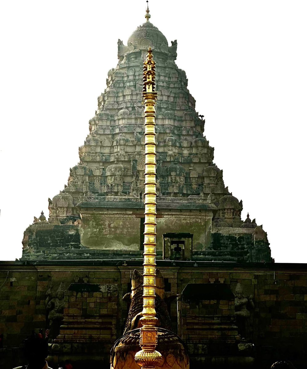 ChithraMadhavan's tweet image. What a great emperor Rajendra Chola I (1012-1044 CE) was and what a great capital he created-that wonderful city called Gangaokondacholapuram. It was the capital and of the Cholas for about 250 years. And that exquisite temple-Gangaikondacholishwaram 🙏🏼