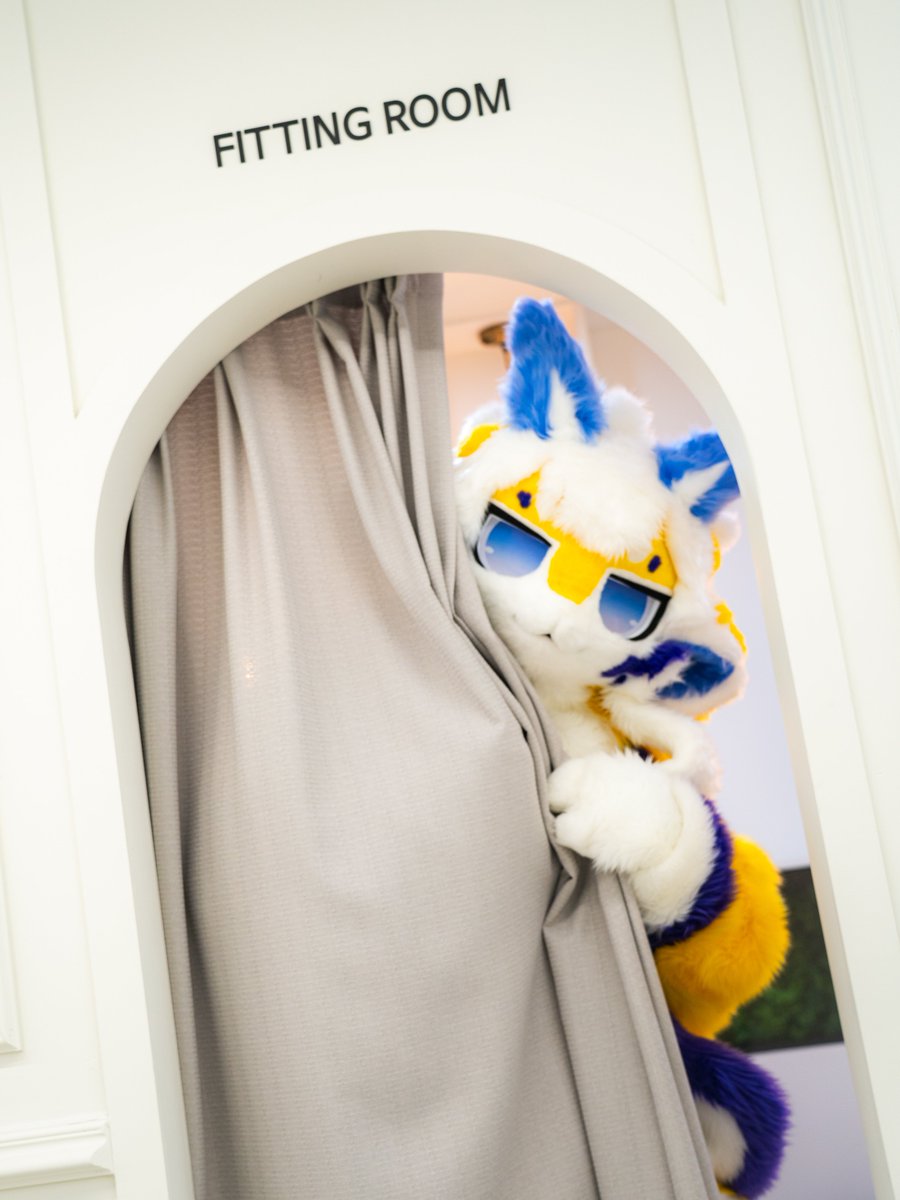 옷 갈아입는데 뭘 보는거야 😡😡

#FursuitEveryday 
#Fursuit
#Miya