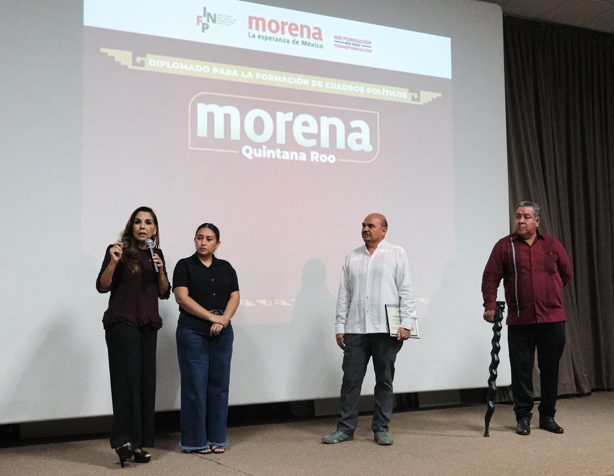 MaraLezama's tweet image. 🎓 Como parte del Diplomado para la Formación de Cuadros Políticos, participamos en la sesión presencial “Los medios de comunicación en Quintana Roo: historia y estrategias para la disputa del sentido común”, impartida por el maestro e historiador Samuel Cervera León.…