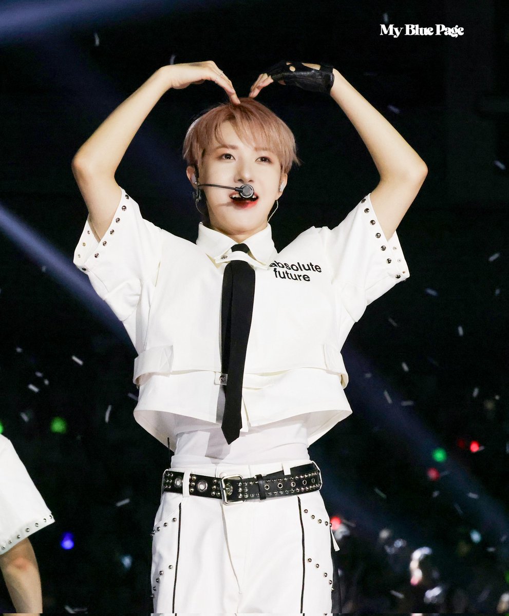 MyBluePage's tweet image. 런쥔이 사랑해

250727 가요대전
#런쥔 #RENJUN