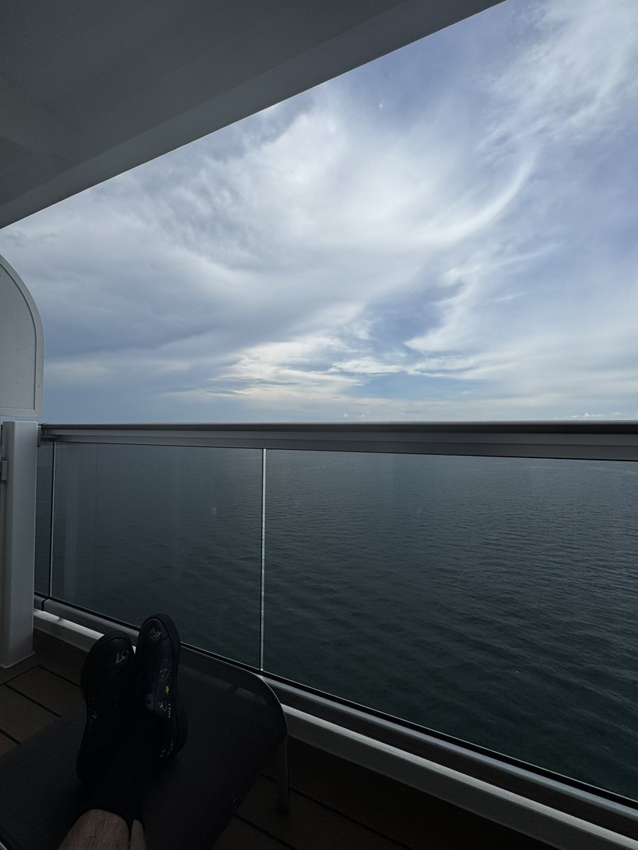 Open water makes you kick back. #stressfree #inviormentpotrcted. ✌🏾❤️♾️