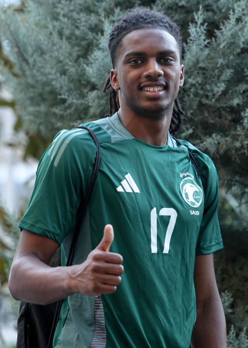 hilaly_1_'s tweet image. شفت لقطات لدارسي مع المنتخب والله ي عيال ان كان اللي شفته بنشوفه مع الهلال وتحفيز انزاغي صدقوني كسبنا لاعب جيد بالحيل وبتقولون زين ذلف الغنام 👍🏻