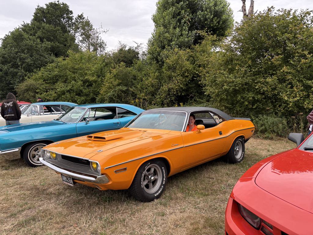 veedubhev's tweet image. Great meet this morning. No time to post photos at the mo. I’m about to set off for Wales, I’ll post some later. But have these for now. Got to sit in this super cool Challenger. From Santa Pod to our meet 😁