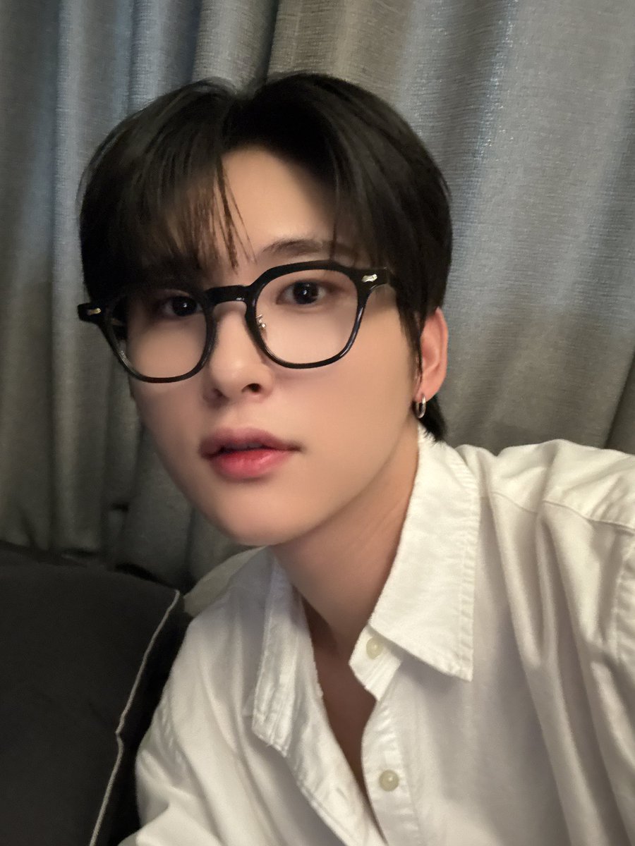 안경 우비니 오랜만
#우빈