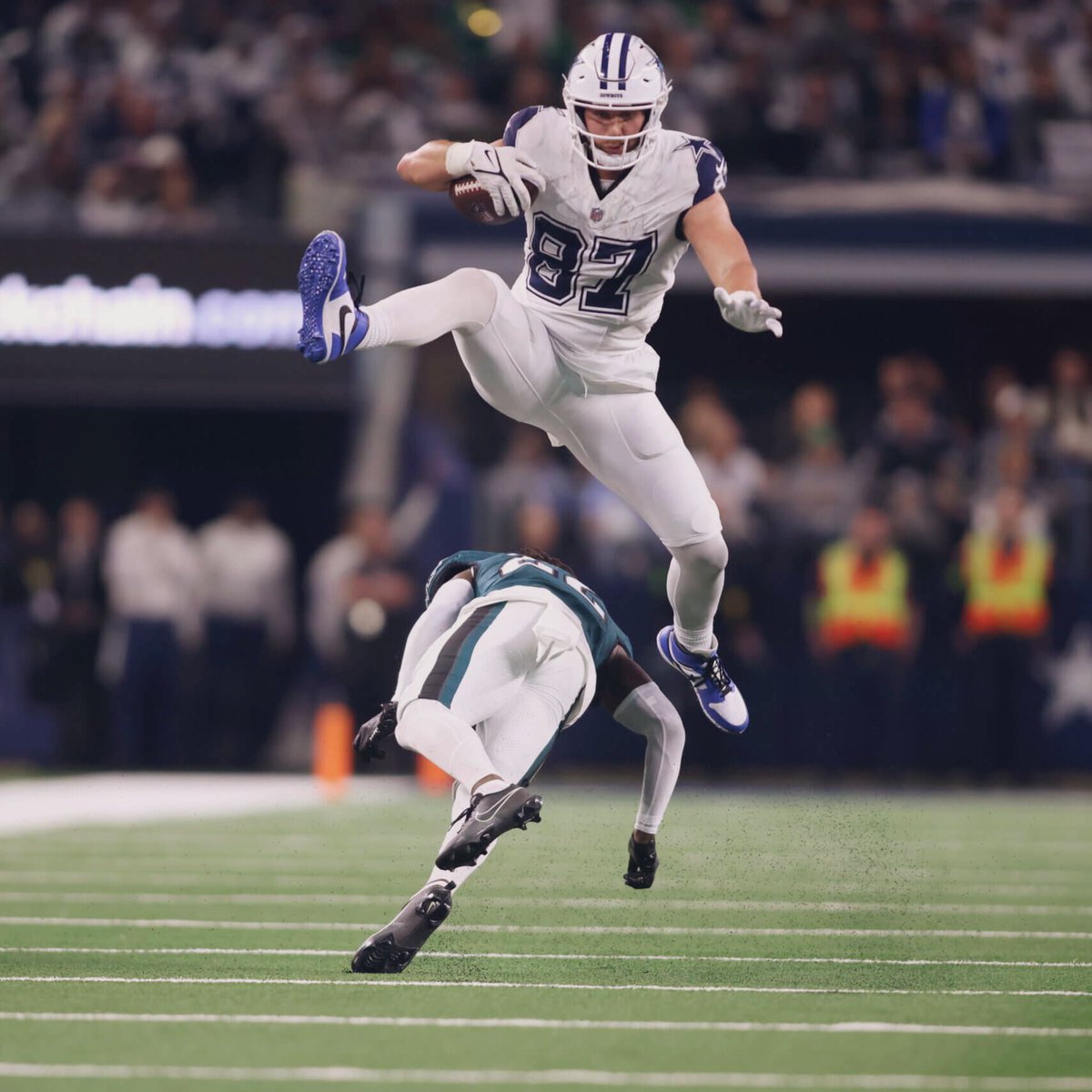 LandingZoneBR's tweet image. 🚨 URGENTE!
O Dallas Dowboys está renovando o contrato do TE Jake Ferguson por 4 anos no valor de $52 milhões!
A renovação torna Ferguson o 7º jogador mais bem pago da posição antes de entrar no seu ano de contrato de Rookie.
Bom movimento!
